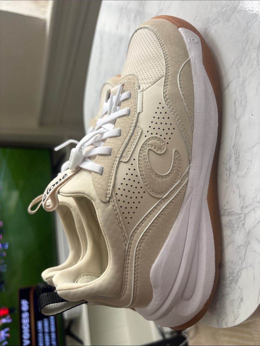 Clove Sneakers
